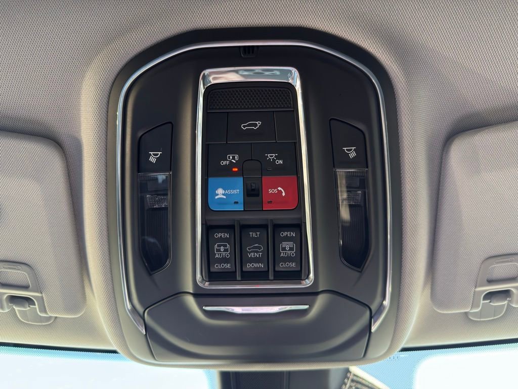 Used 2024 Jeep Grand Cherokee Limited w/ Luxury Tech Group II image 24