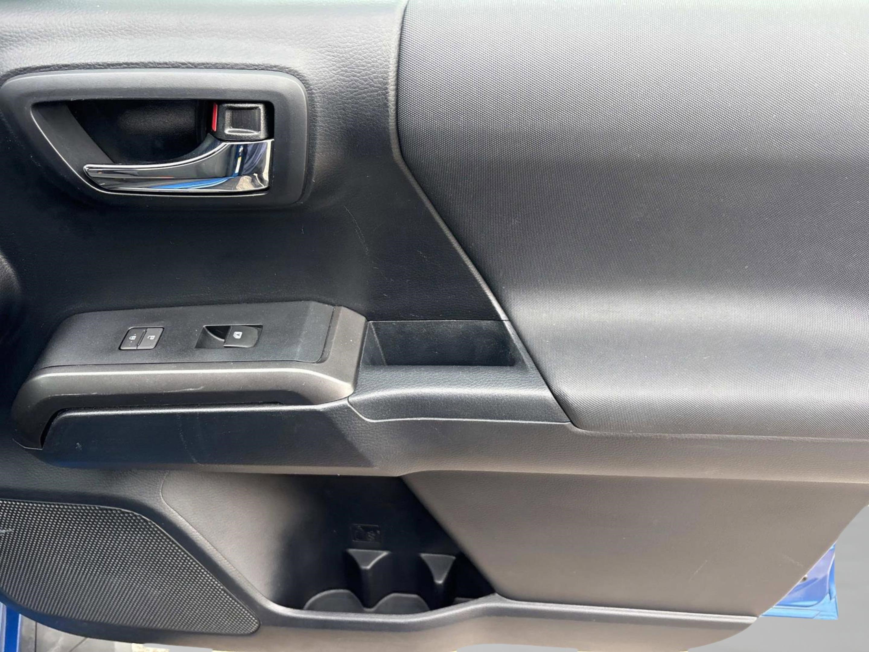 Used 2018 Toyota Tacoma TRD Off-Road image 21