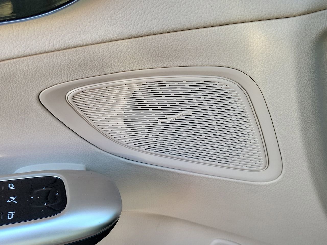 Used 2022 Mercedes-Benz C 300 Sedan image 25