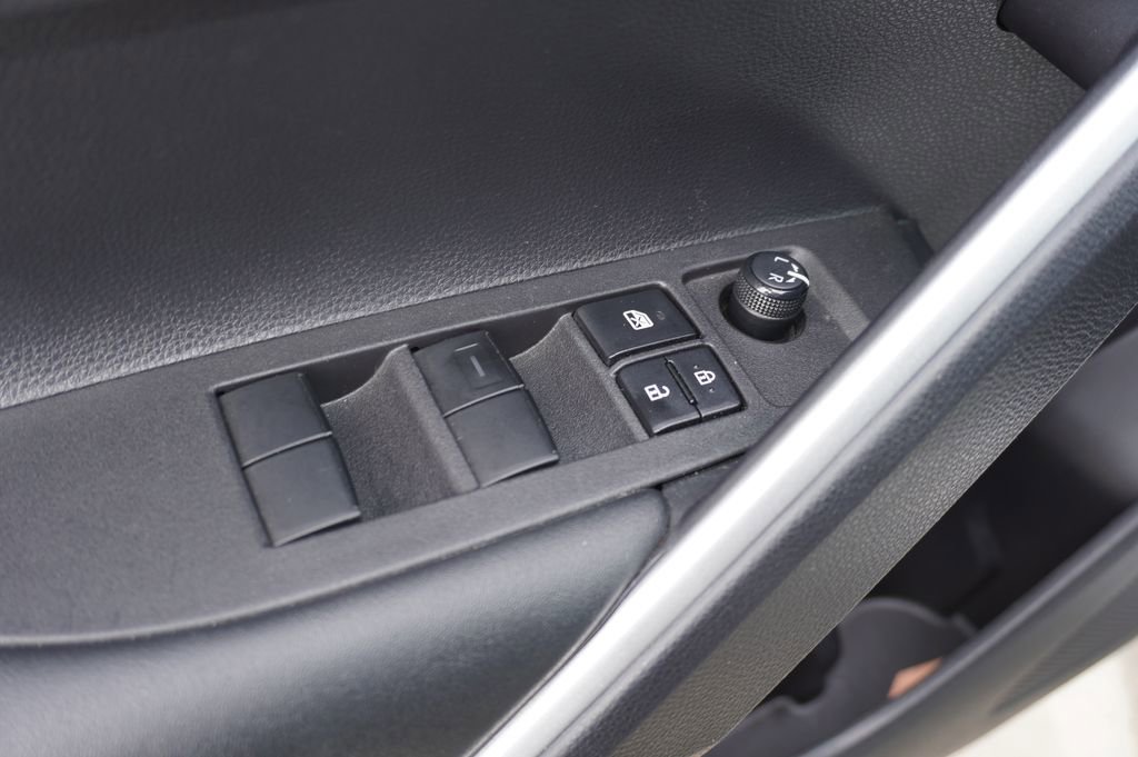 Used 2024 Toyota Corolla Cross SE w/ Moonroof Package image 11