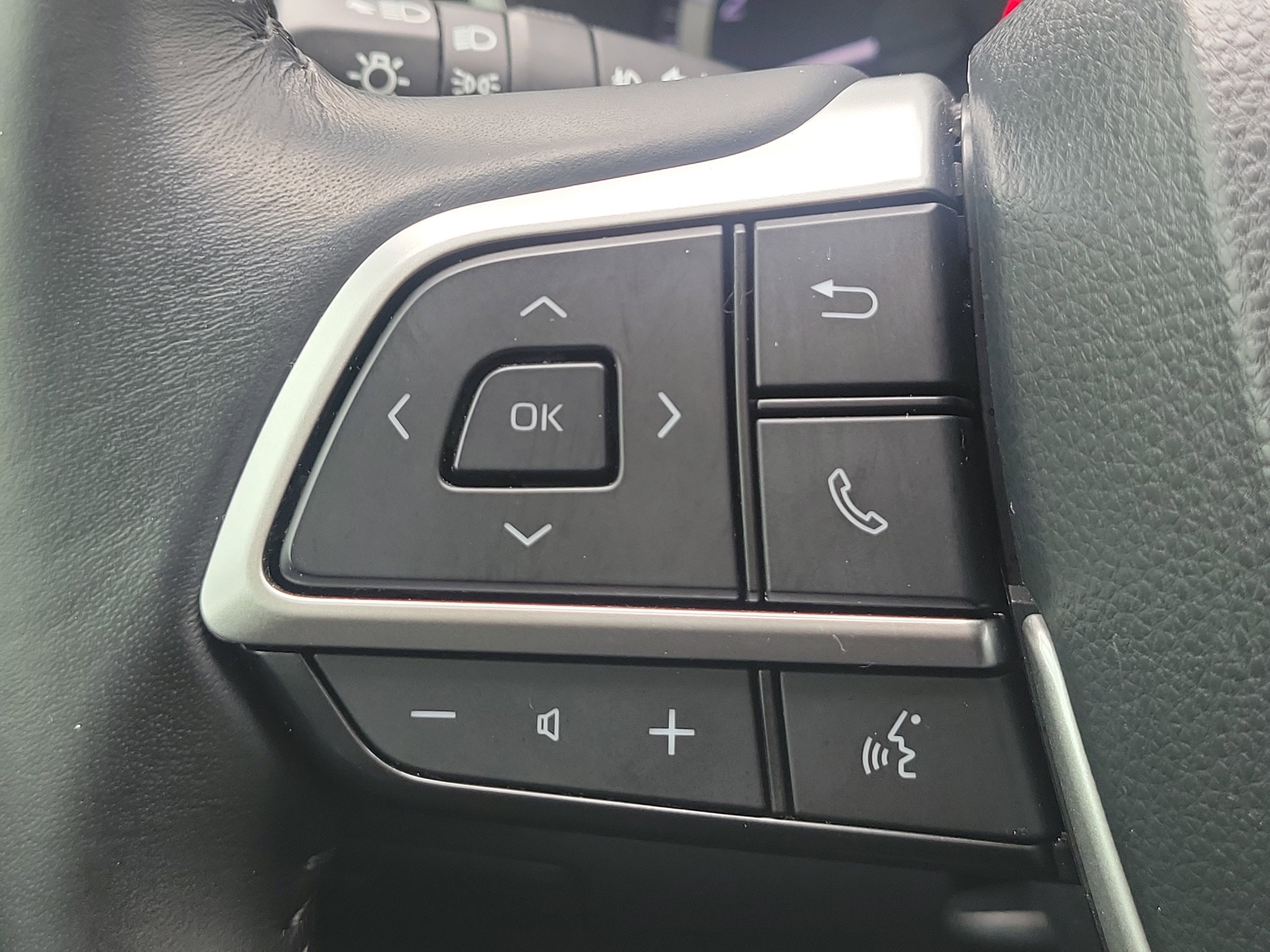 Used 2023 Toyota Highlander XLE FWD image 26