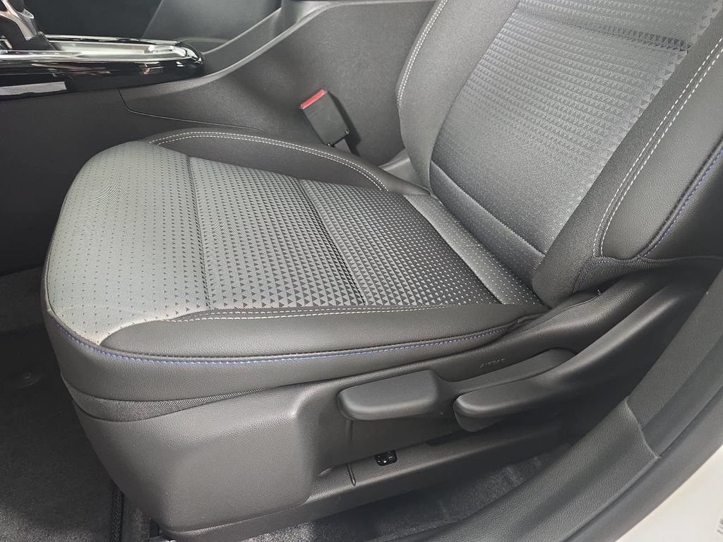 New 2026 Chevrolet Trax LT w/ LT Convenience Package FWD image 25