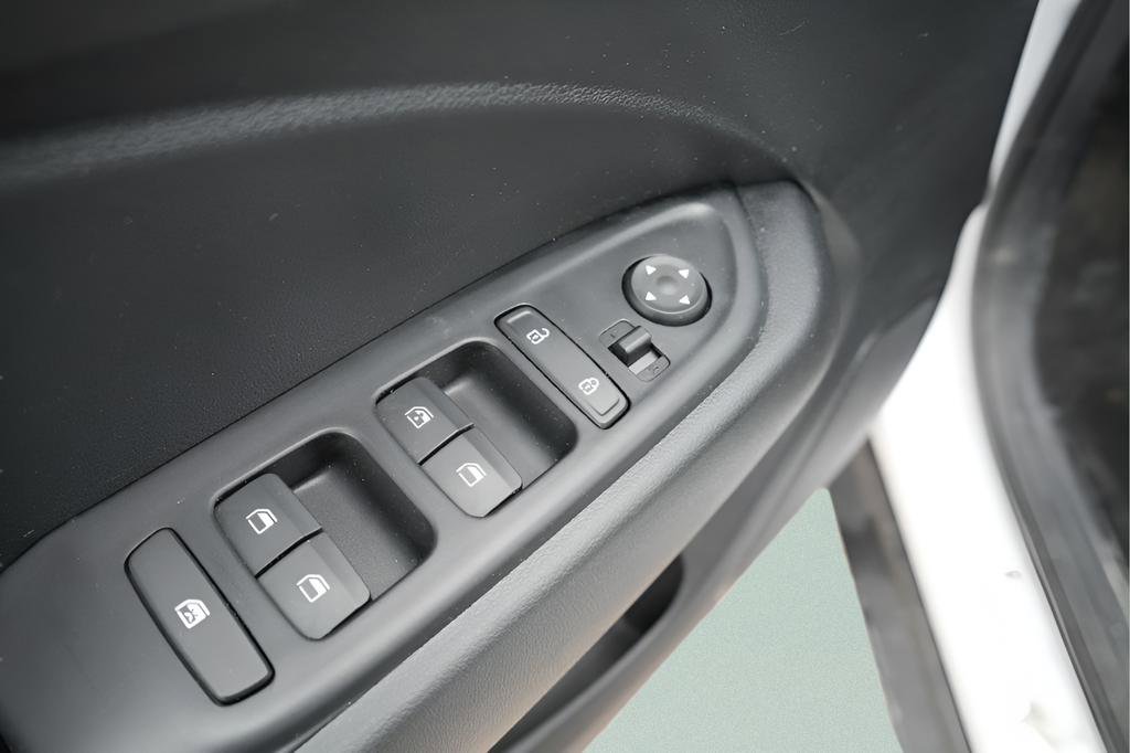 Certified 2023 Hyundai Venue Limited FWD image 18