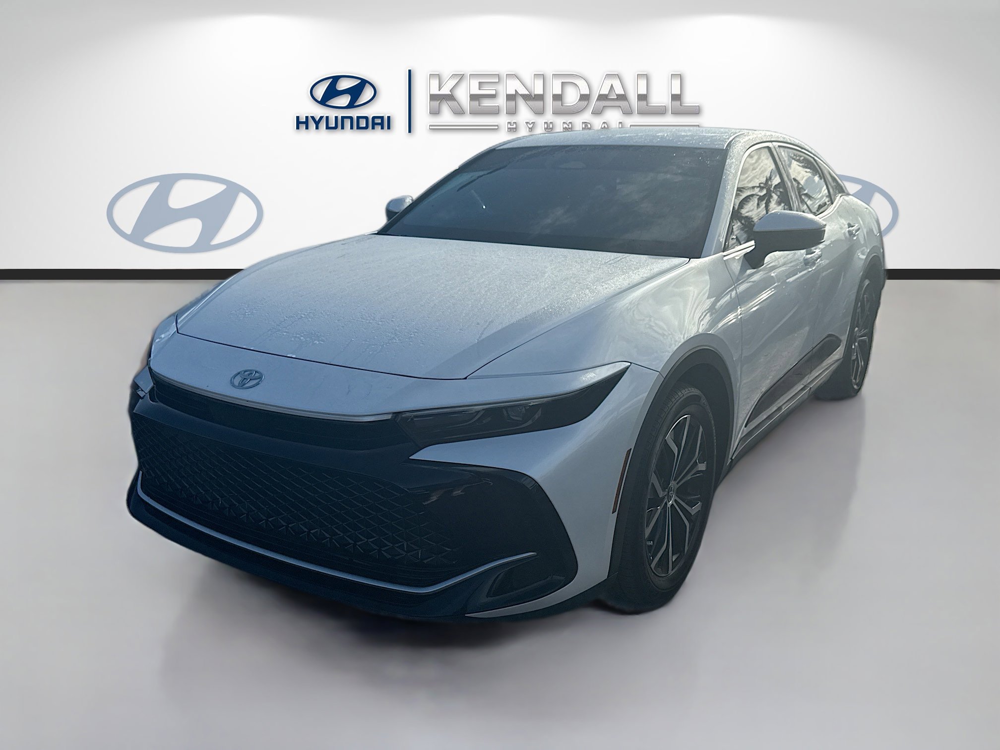 Used 2023 Toyota Crown XLE image 3