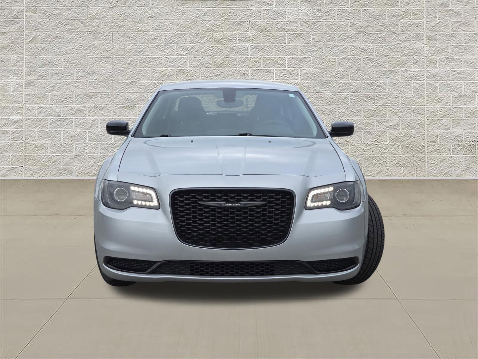 Used 2023 Chrysler 300 Touring w/ Sport Appearance Package RWD image 2