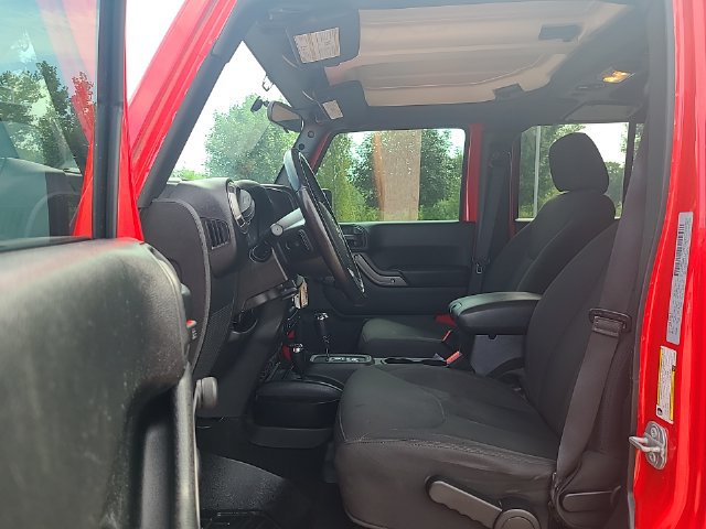 Used 2018 Jeep Wrangler Unlimited Sport w/ Connectivity Group AWD/4WD image 12