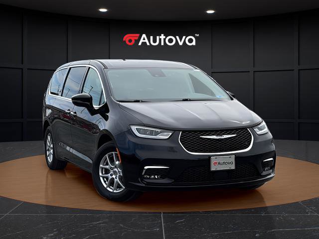 Used 2024 Chrysler Pacifica Touring-L image 7