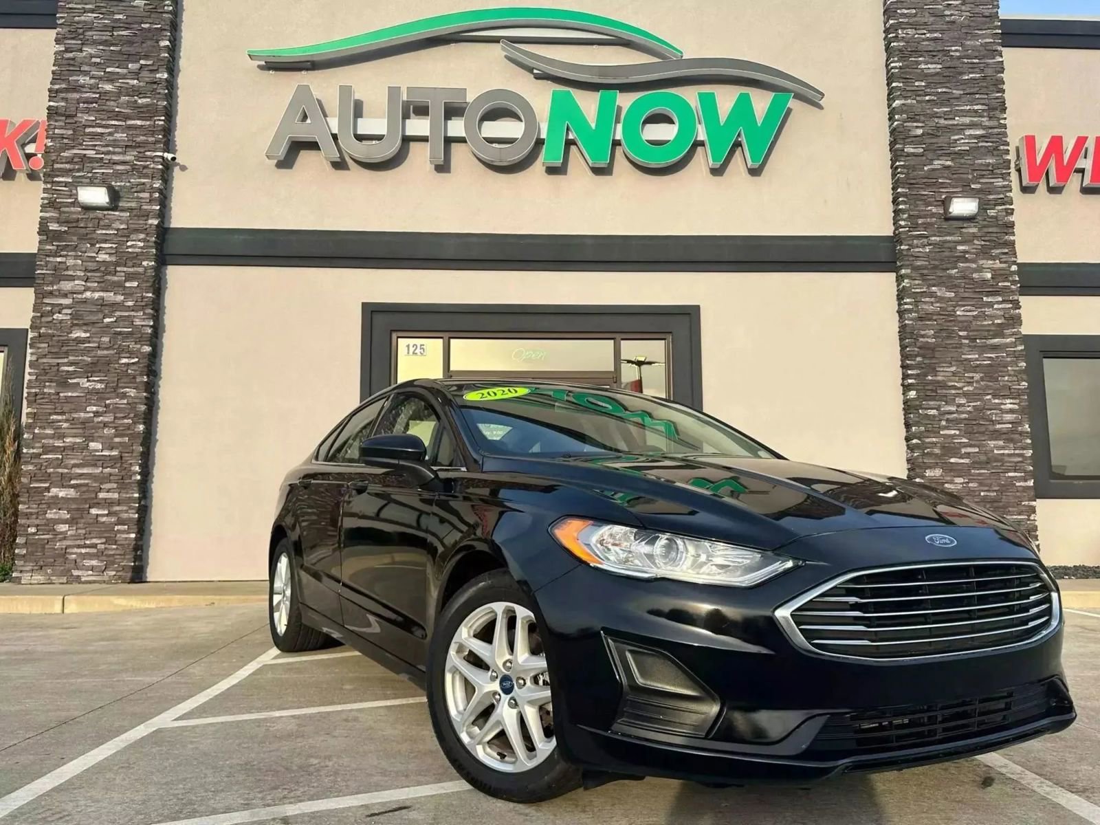 Used 2020 Ford Fusion SE image 1