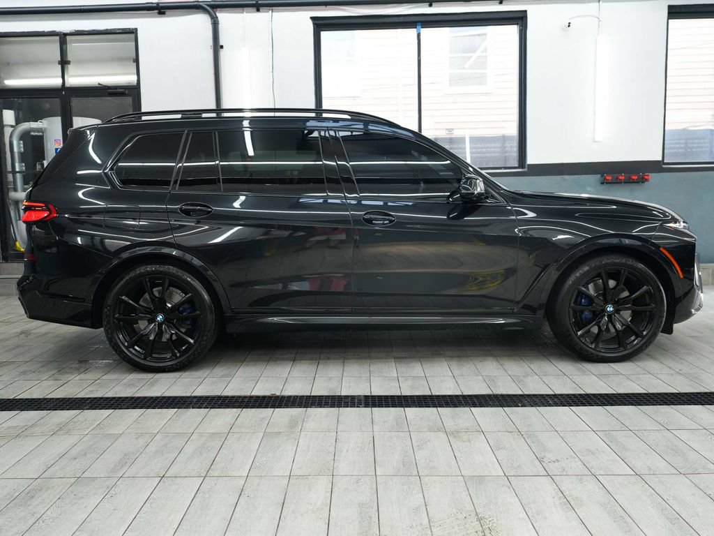 Used 2023 BMW X7 xDrive40i w/ M Sport Package AWD/4WD image 5