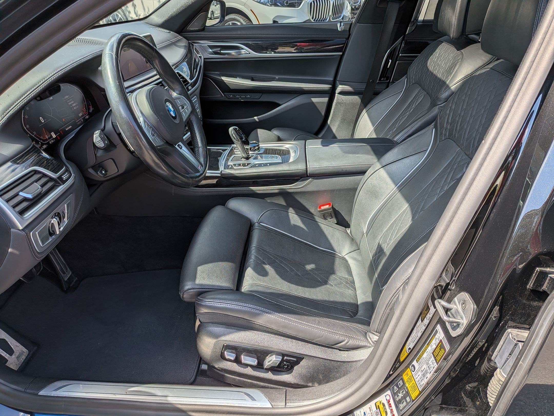 Used 2022 BMW 750i xDrive w/ Executive Package AWD/4WD image 16