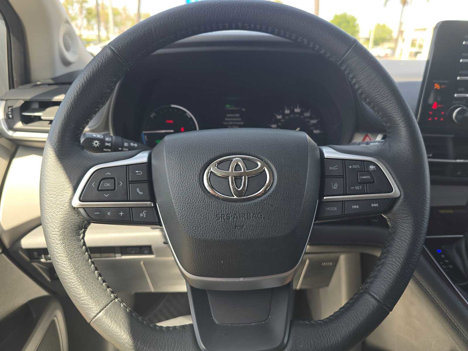 Used 2022 Toyota Sienna XLE w/ XLE Plus Package image 24