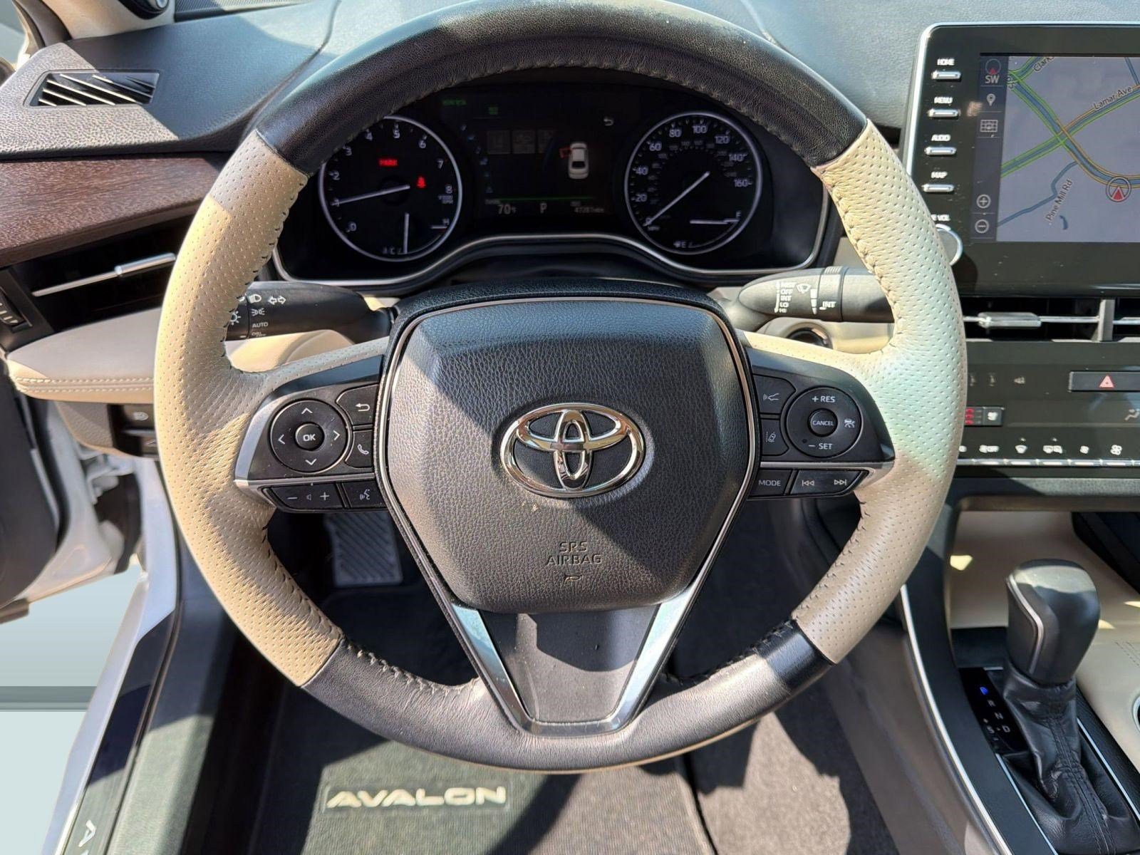 Used 2019 Toyota Avalon Limited image 16