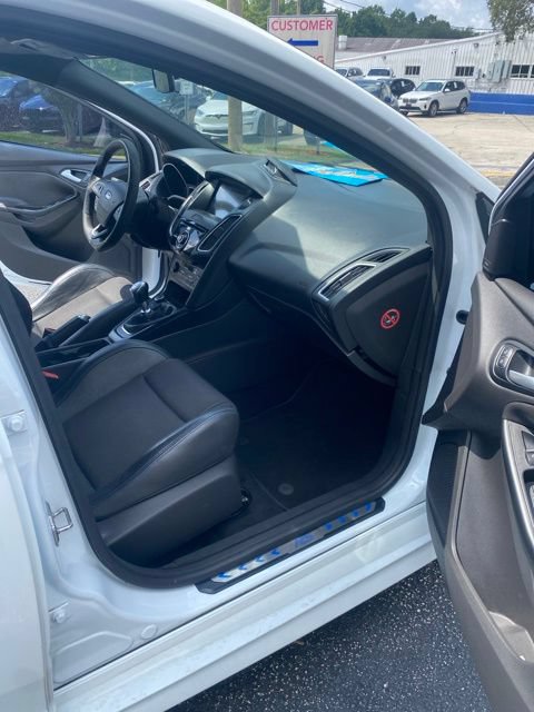 Used 2017 Ford Focus RS AWD/4WD image 12