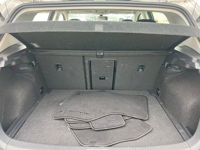 Used 2017 Volkswagen Golf Wolfsburg Edition image 35