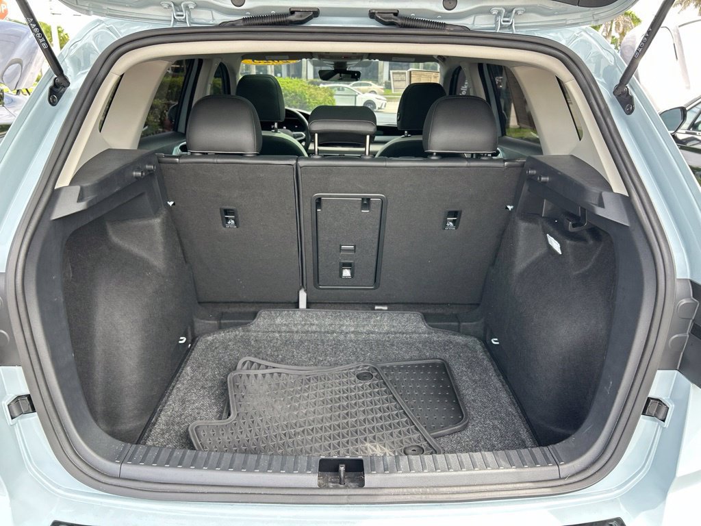 Certified 2025 Volkswagen Taos SE w/ Panoramic Sunroof Package FWD image 50