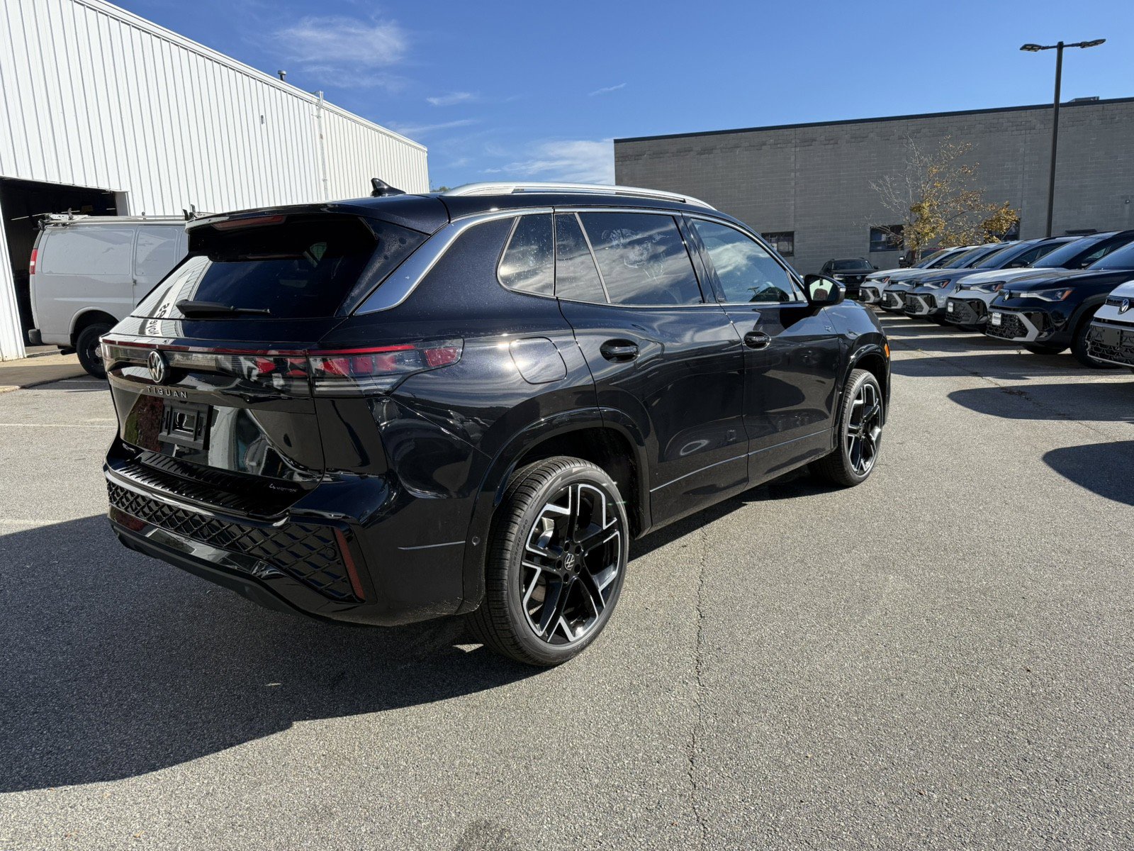 New 2026 Volkswagen Tiguan SEL R-Line image 3