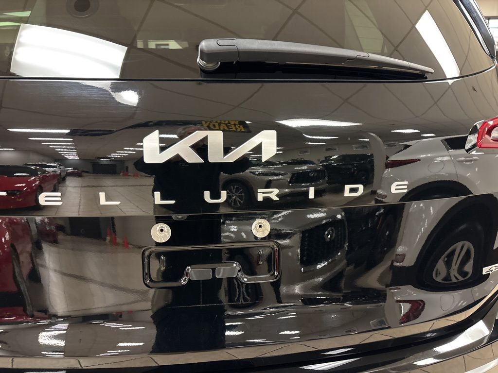 Used 2023 Kia Telluride LX image 7