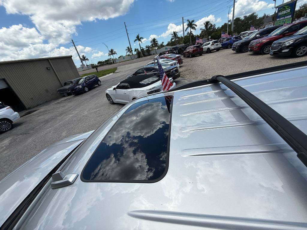 Used 2020 Chevrolet Suburban LT AWD/4WD image 8