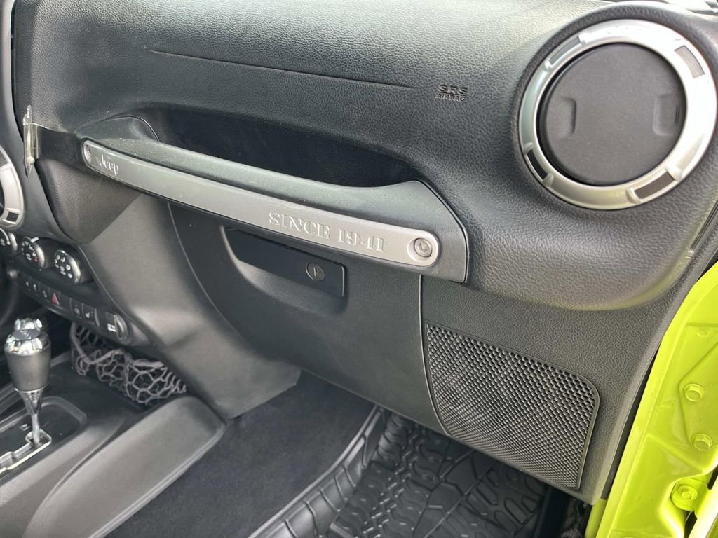 Used 2016 Jeep Wrangler Unlimited Rubicon image 23