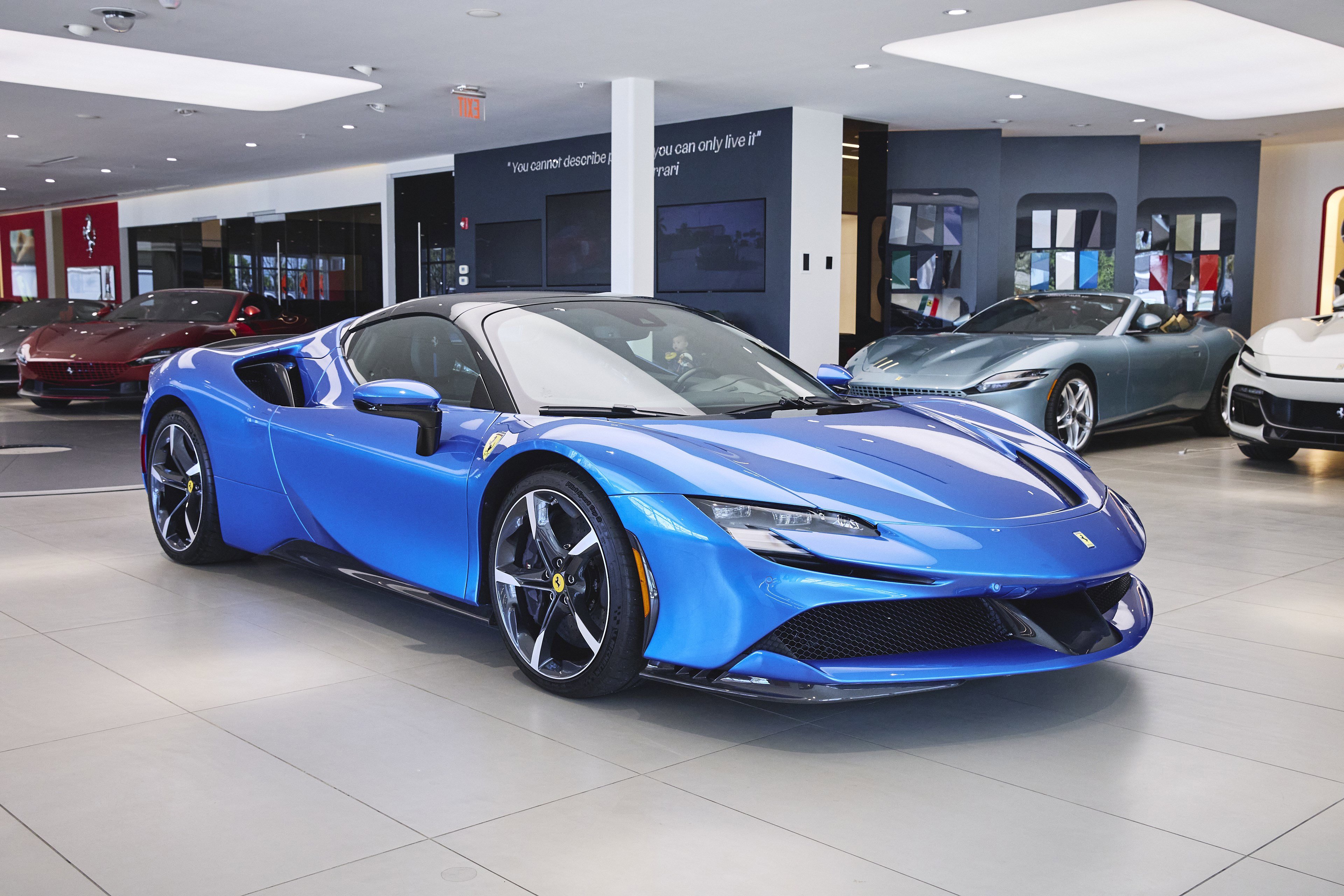 Used 2023 Ferrari SF90 Spider image 54