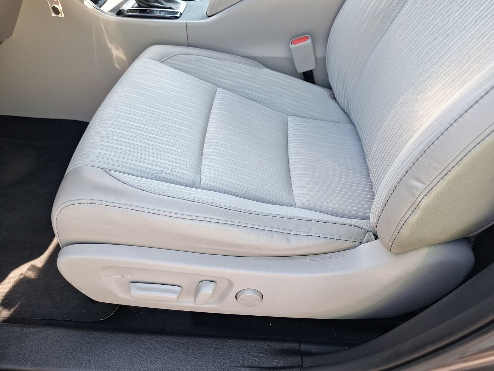 Used 2019 Toyota Highlander Plus FWD image 16