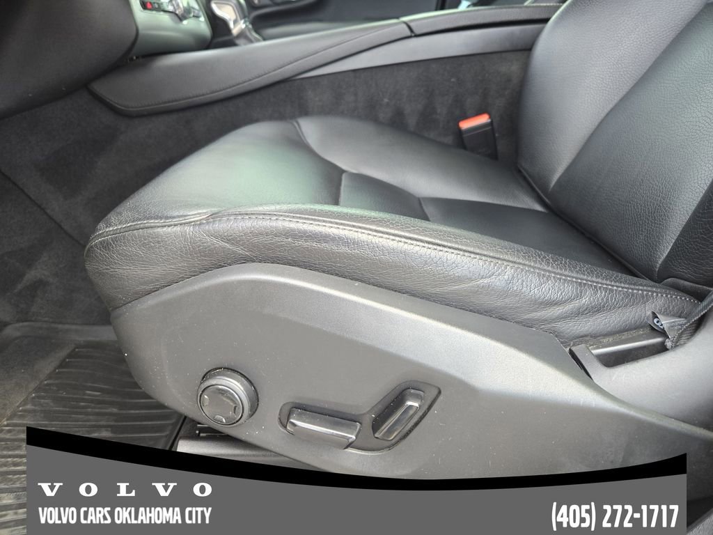 Used 2017 Volvo XC90 T6 Momentum w/ Vision Package image 23