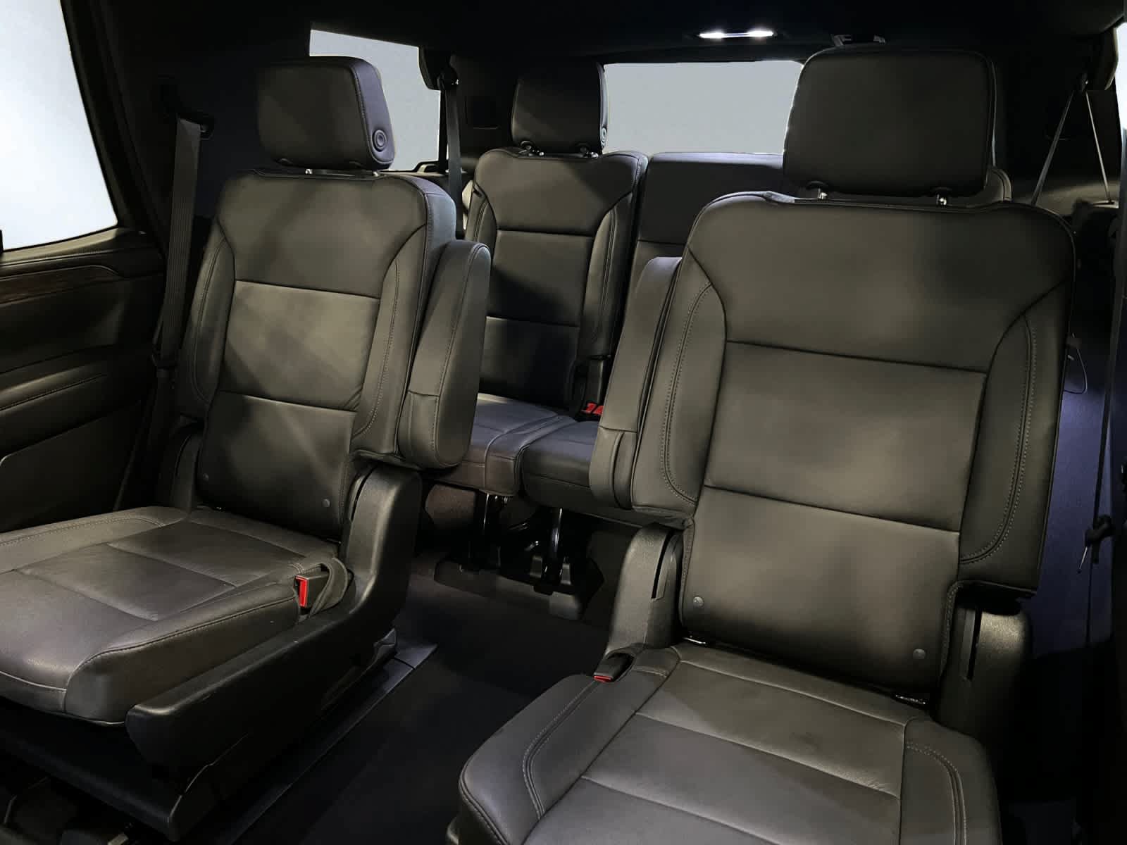Used 2023 Chevrolet Tahoe Z71 w/ Luxury Package AWD/4WD image 18