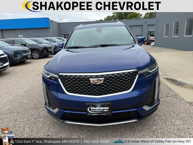 Used 2023 Cadillac XT6 Premium Luxury AWD/4WD image 2