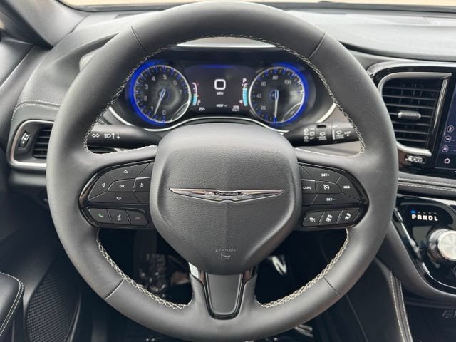 Used 2025 Chrysler Pacifica Limited FWD image 26