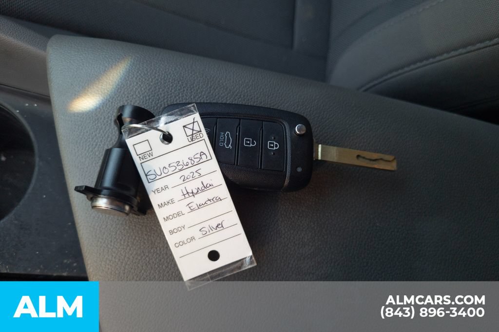 Certified 2025 Hyundai Elantra SE FWD image 18