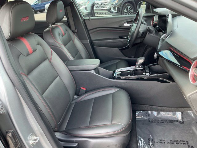 Used 2025 Chevrolet Trax RS w/ Driver Confidence Package FWD image 19