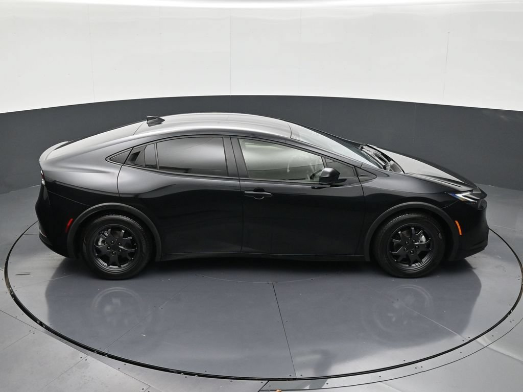 Used 2024 Toyota Prius LE FWD image 17