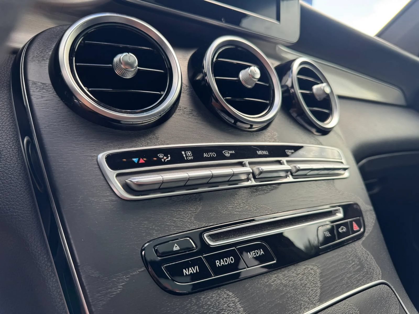 Used 2019 Mercedes-Benz GLC 300 image 19