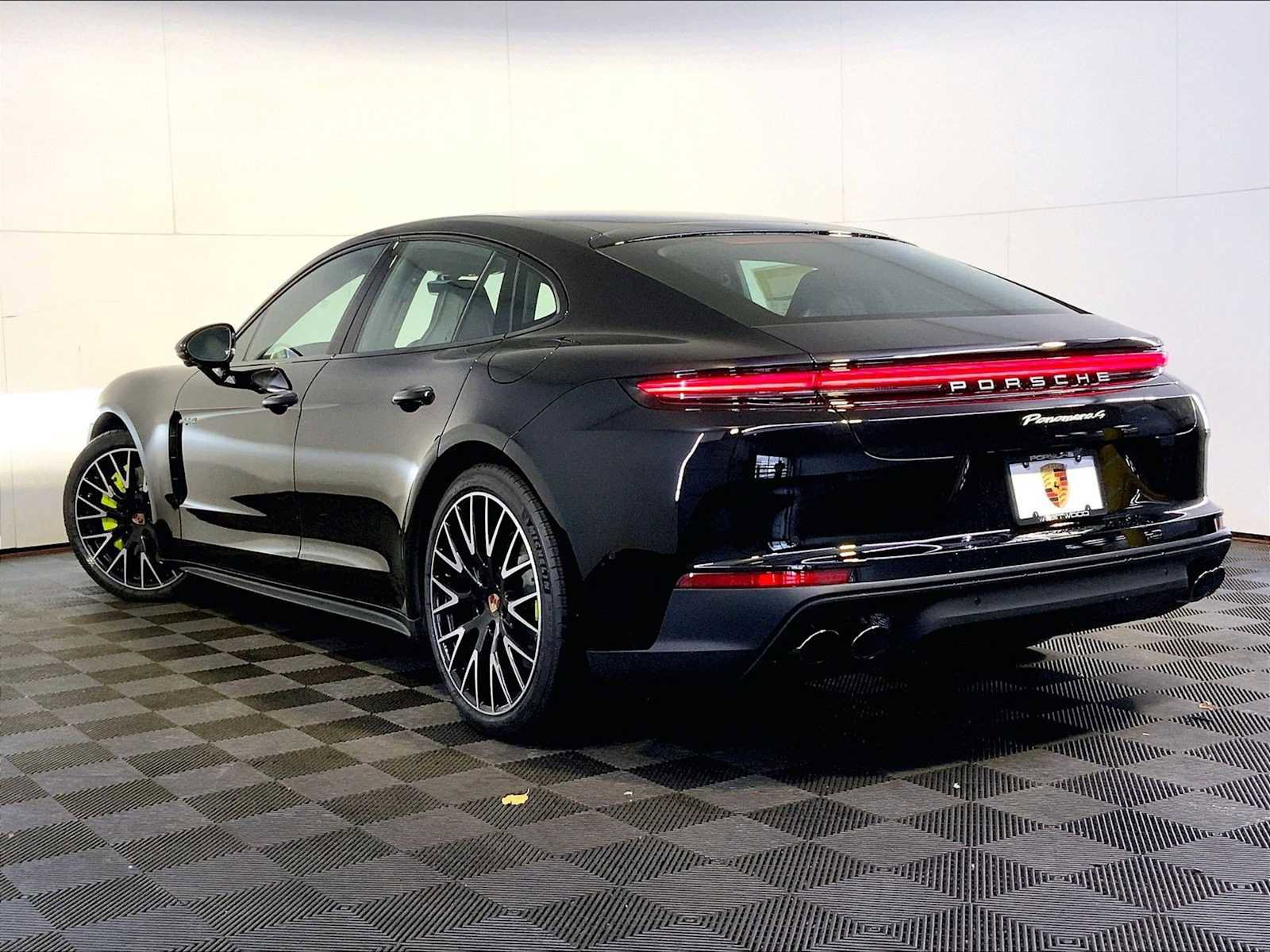 New 2026 Porsche Panamera 4 image 3