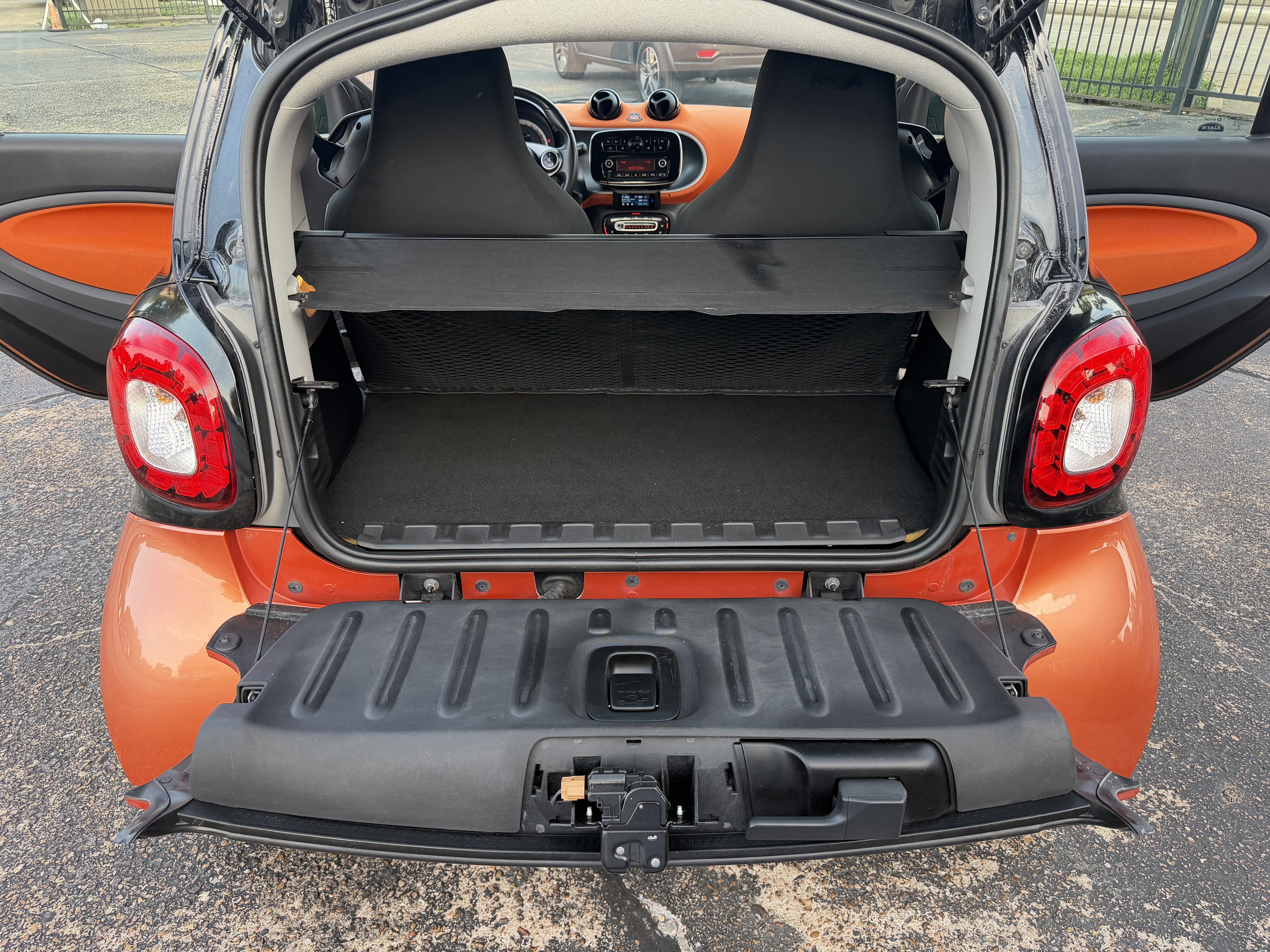 Used 2016 smart fortwo passion RWD image 23