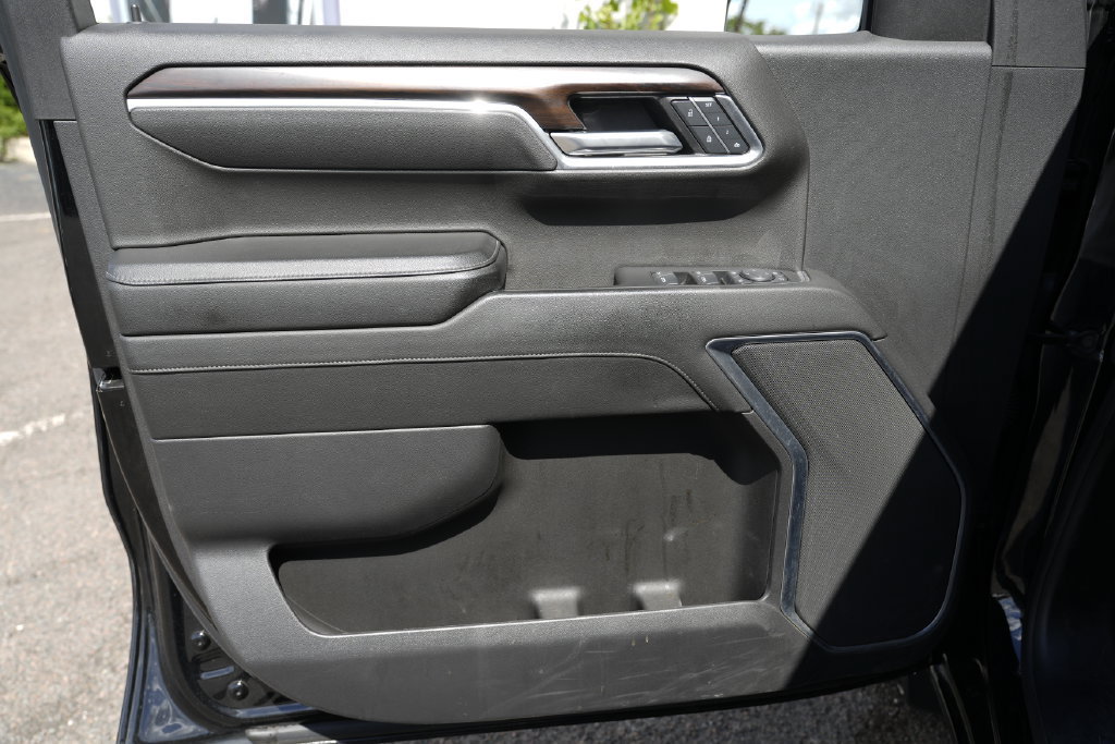 Used 2025 GMC Sierra 1500 SLT AWD/4WD image 19