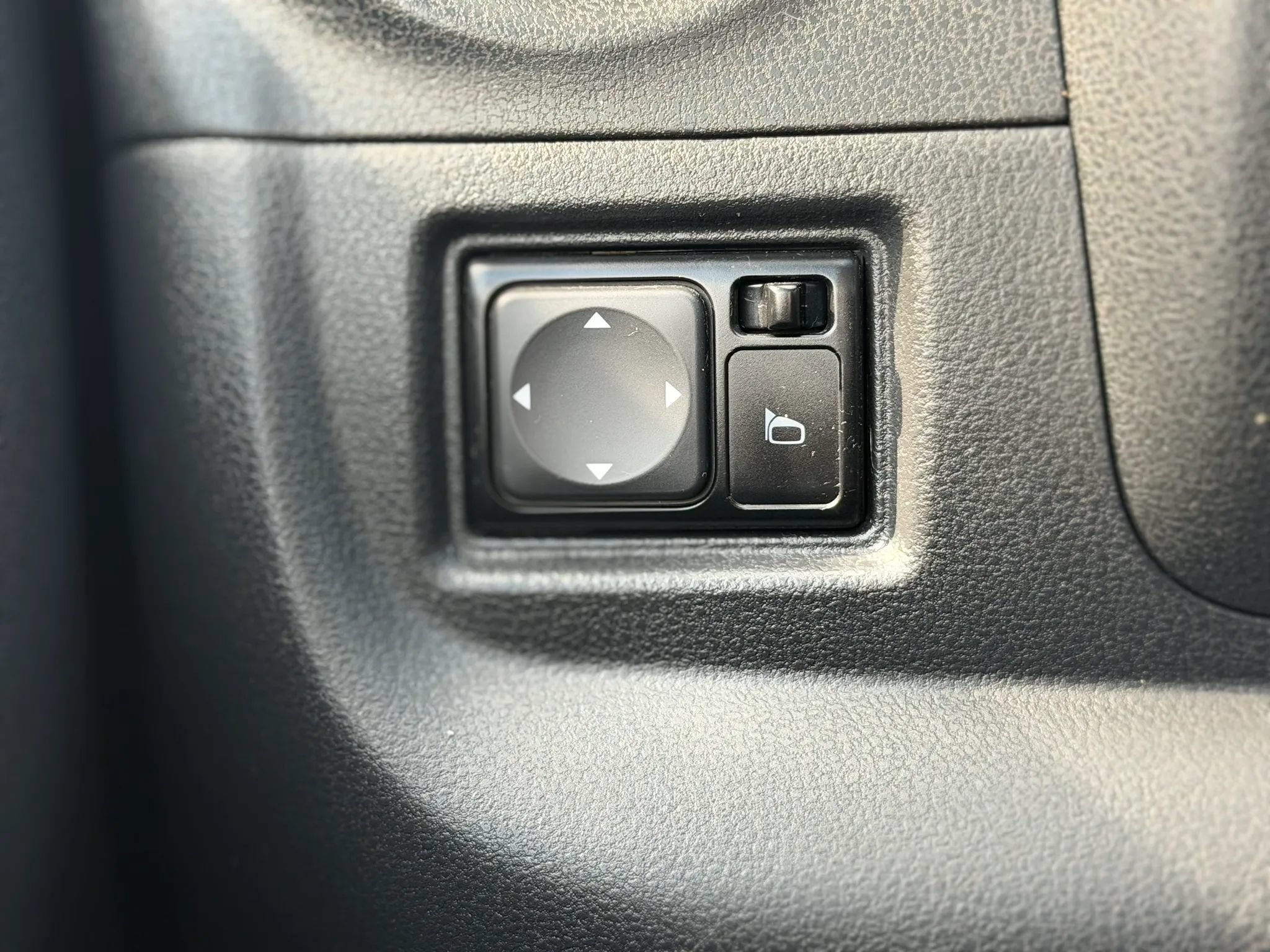 Used 2015 Nissan Versa Note FWD image 36