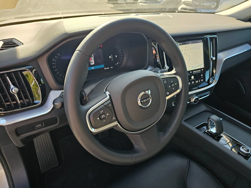 Used 2025 Volvo S60 B5 Core AWD/4WD image 23