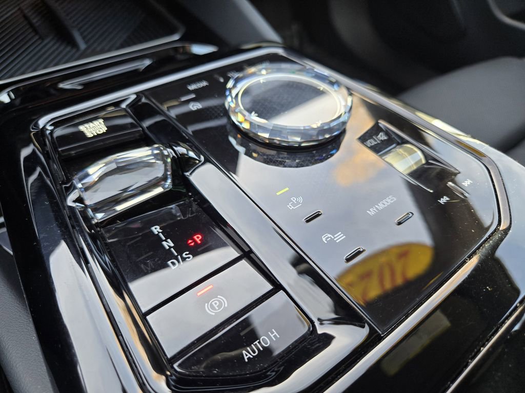 Certified 2025 BMW 530i xDrive w/ Executive Package image 25