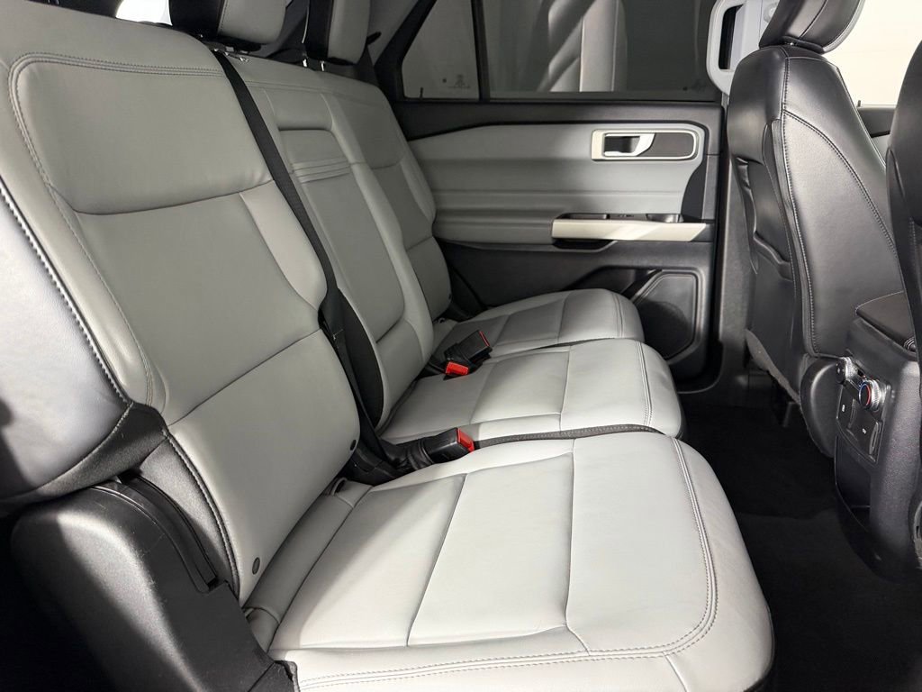 Used 2021 Ford Explorer XLT w/ Equipment Group 202A RWD image 28