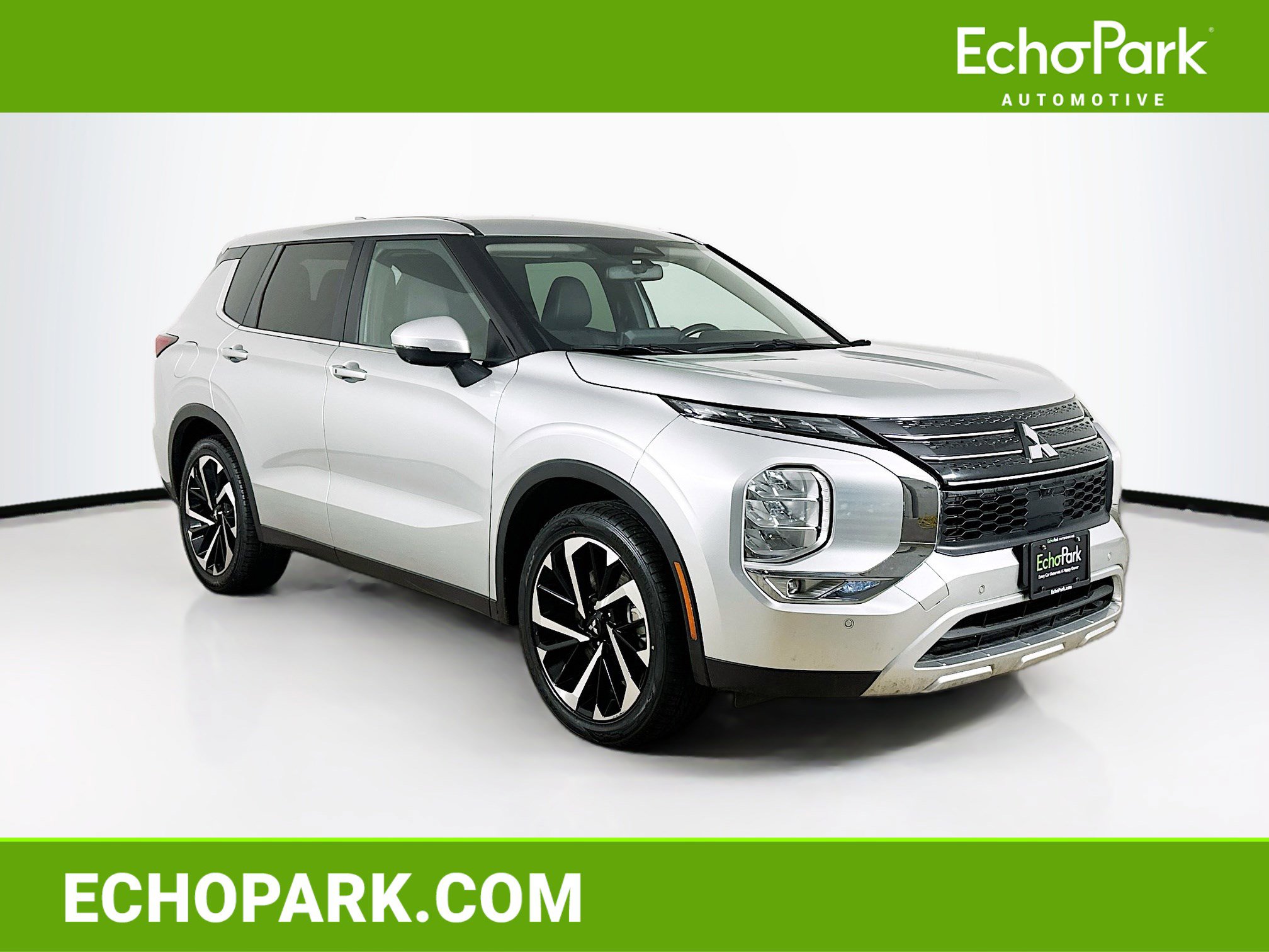 Used 2024 Mitsubishi Outlander SE image 1