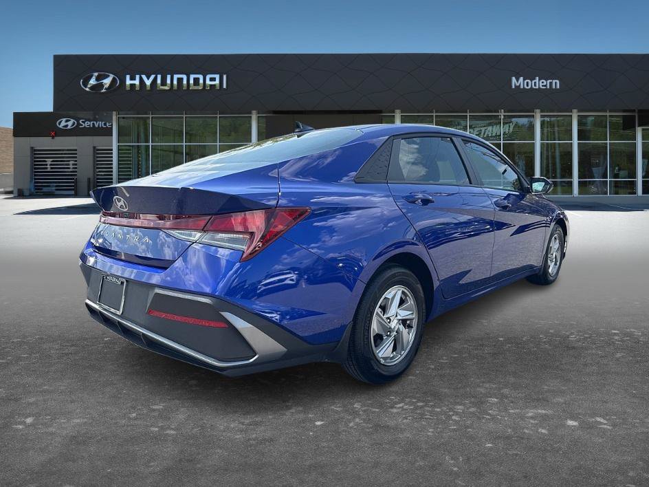 Certified 2026 Hyundai Elantra SE FWD image 5