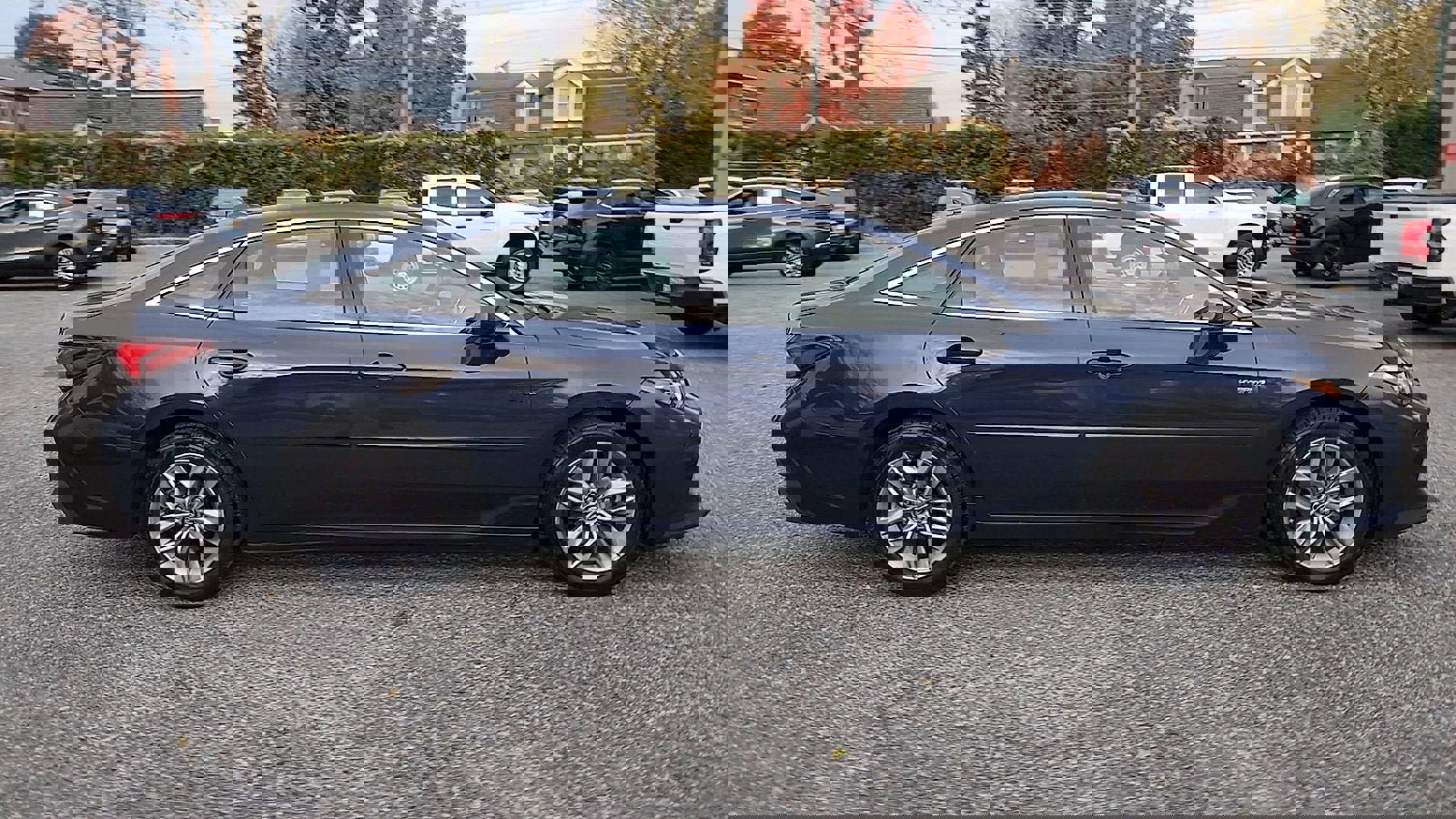 Certified 2019 Toyota Avalon XLE image 9