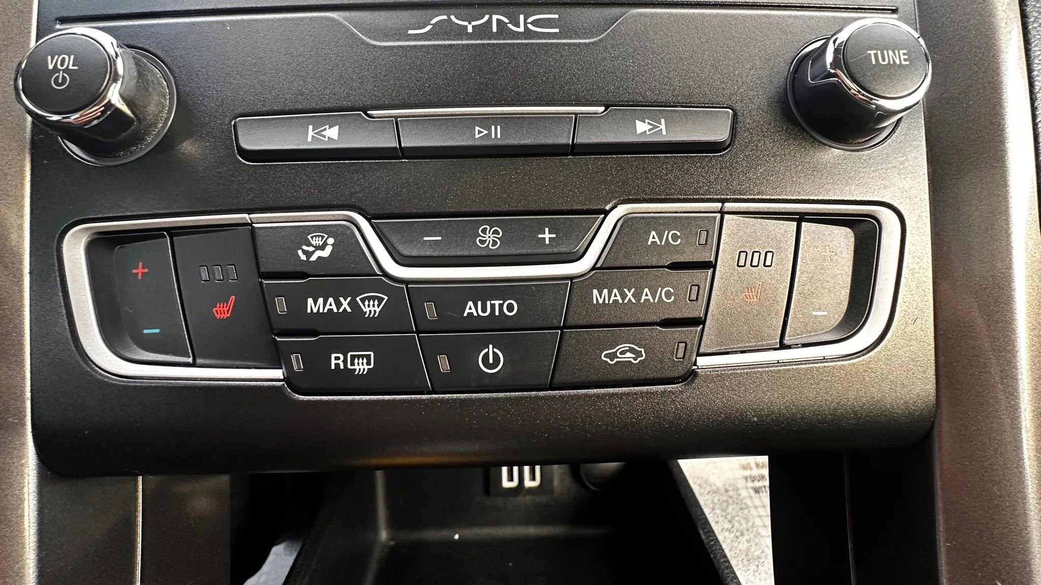 Used 2019 Ford Fusion SEL image 14