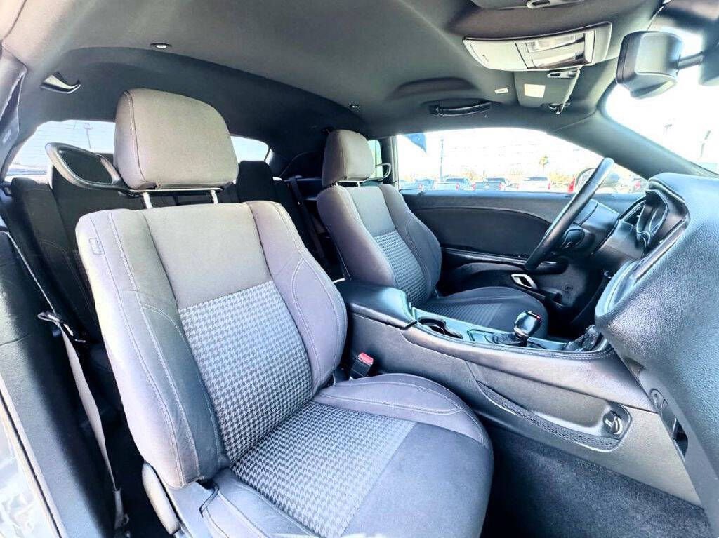Used 2019 Dodge Challenger SXT image 14