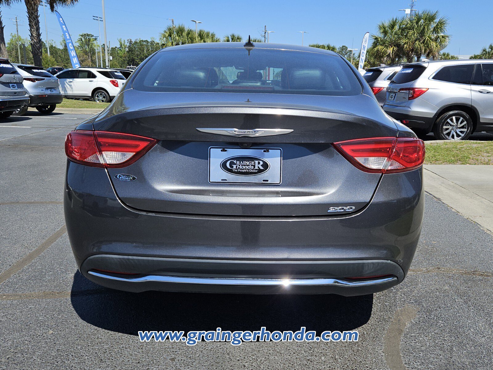 Used 2017 Chrysler 200 Limited Platinum image 4