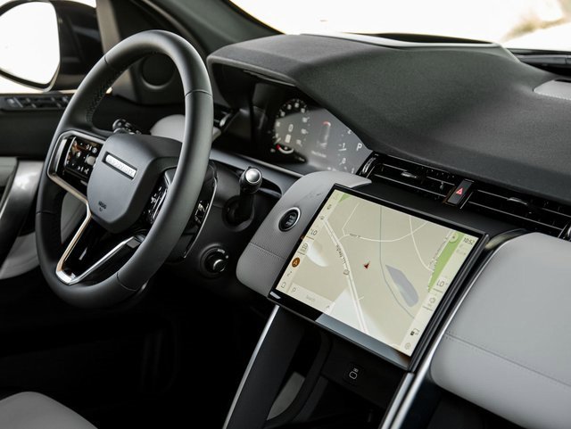 Used 2024 Land Rover Discovery Sport Dynamic SE image 29