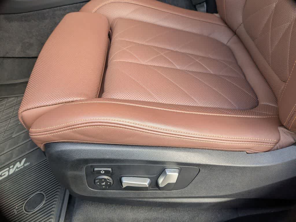 Used 2025 BMW X5 xDrive50e w/ Premium Package AWD/4WD image 10