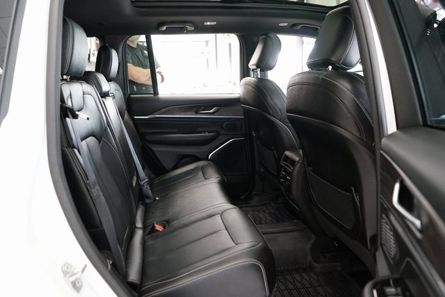 Used 2023 Jeep Grand Cherokee Overland image 13