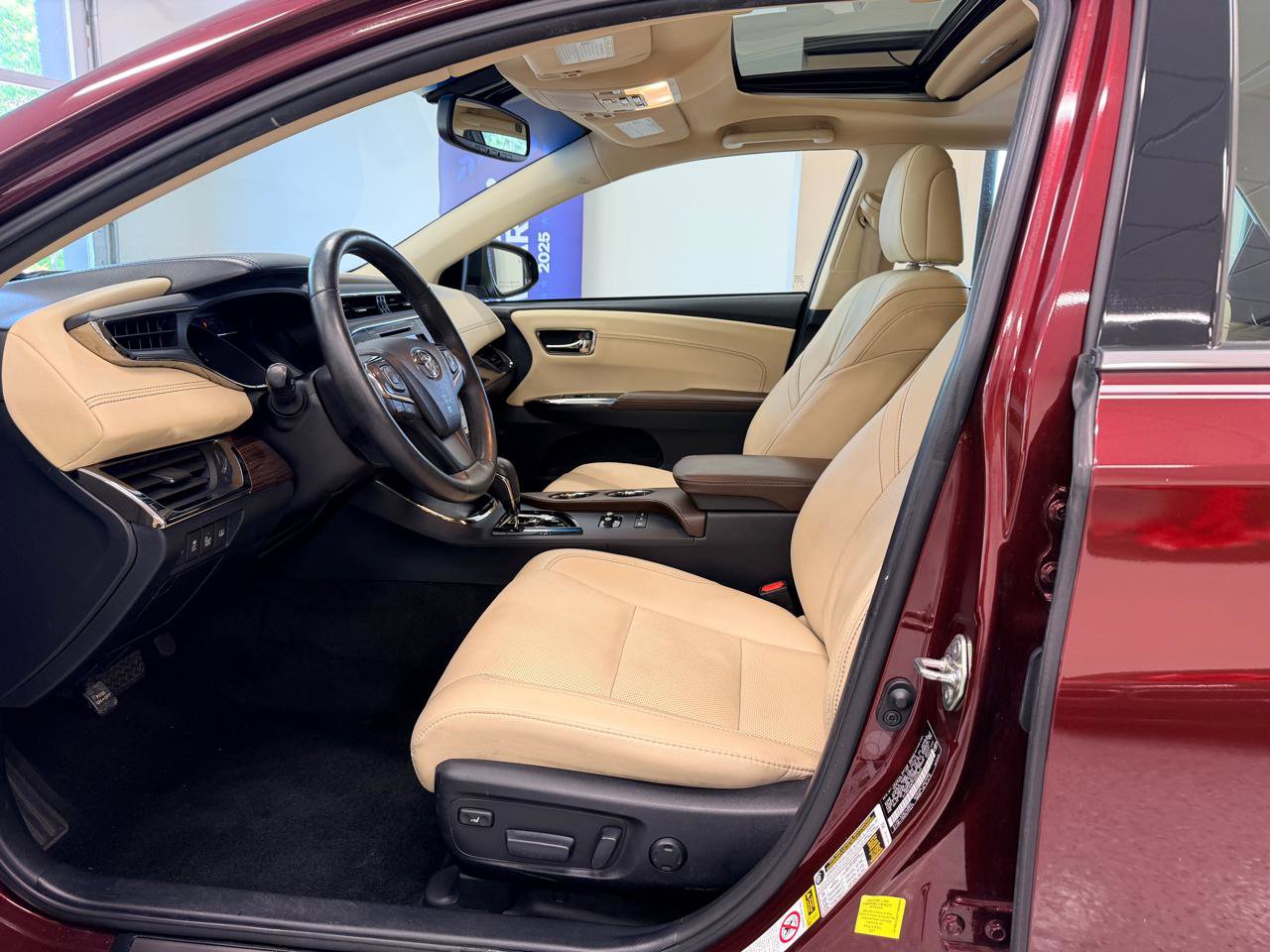 Used 2015 Toyota Avalon Limited FWD image 17